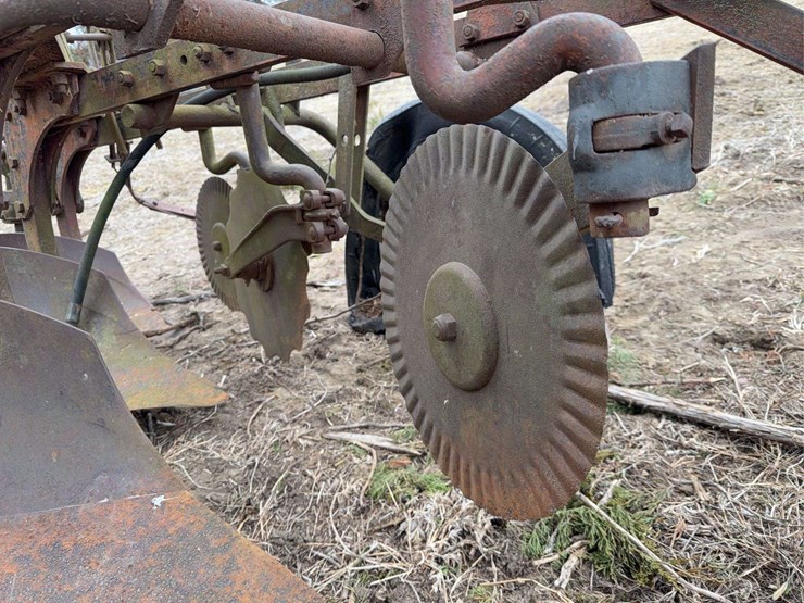 mccormick-pull-type-three-bottom-plow-image-13