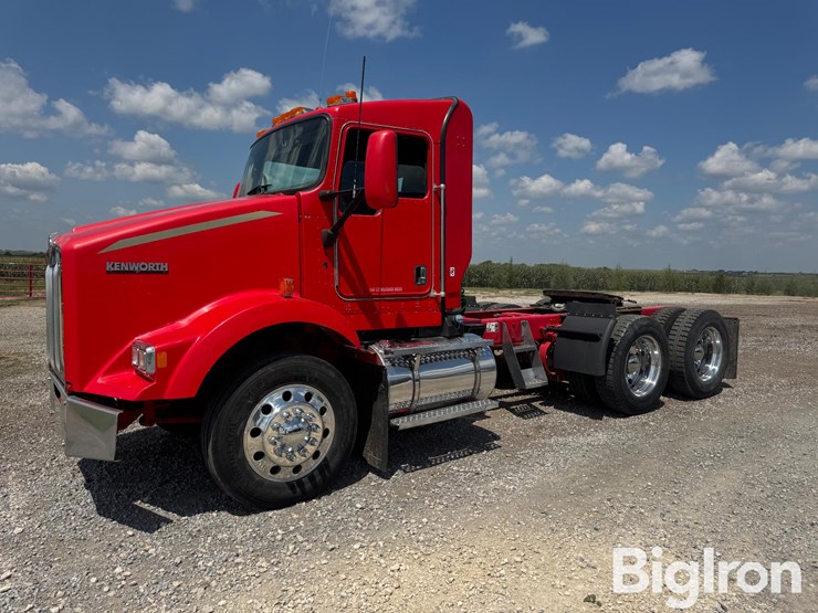 2013-kenworth-t800-image-1
