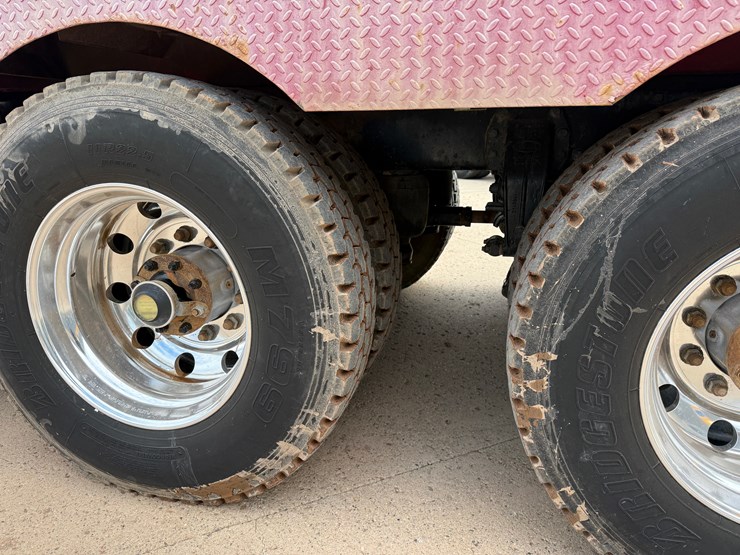 2015-peterbilt-365-image-15