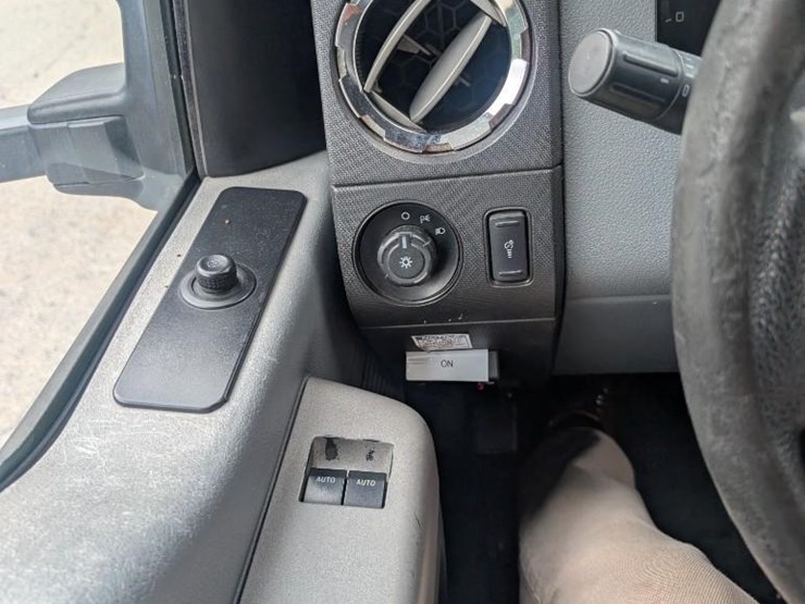 2013-ford-f550-image-27