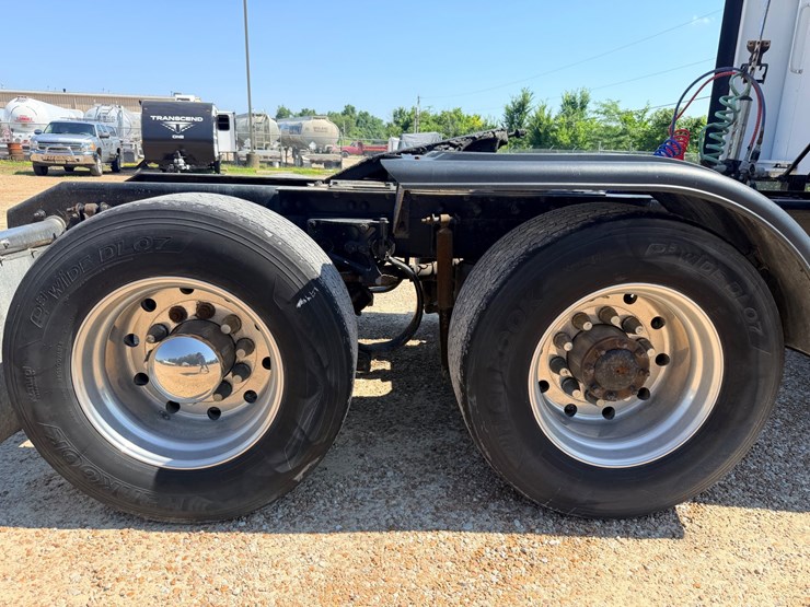 2010-kenworth-t800-image-59