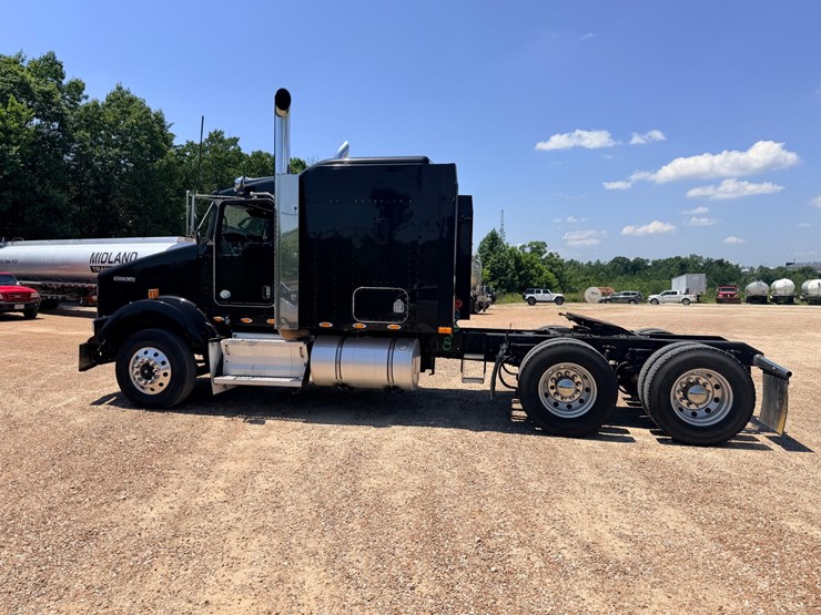 2010-kenworth-t800-image-7