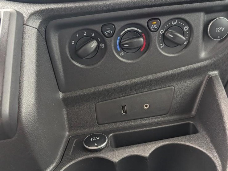 2016-ford-transit-image-12