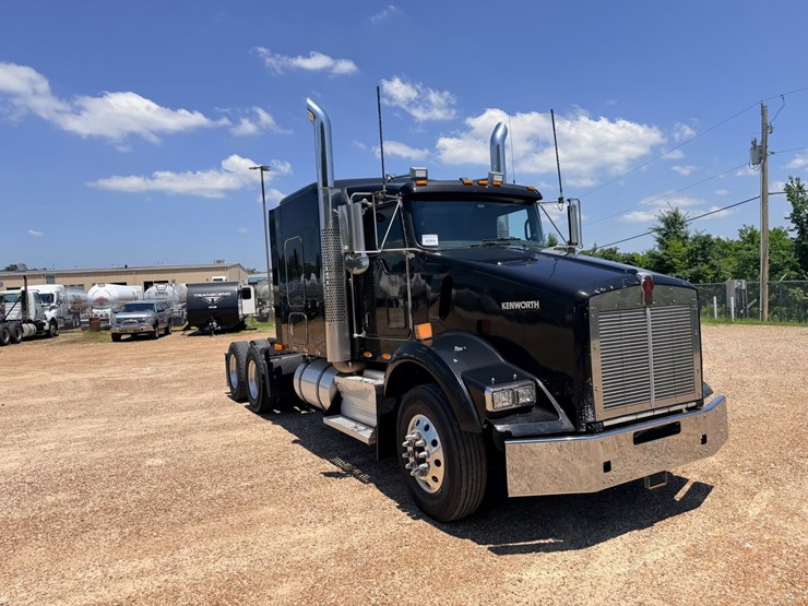 2010-kenworth-t800-image-27