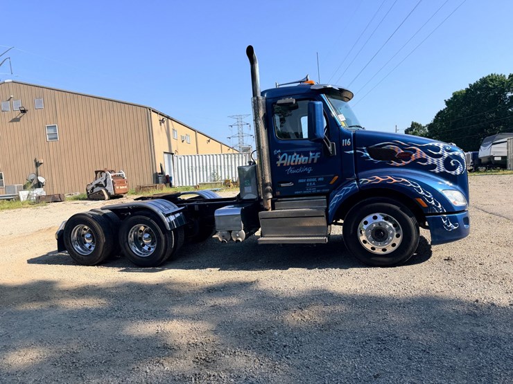 2021-peterbilt-579-image-23