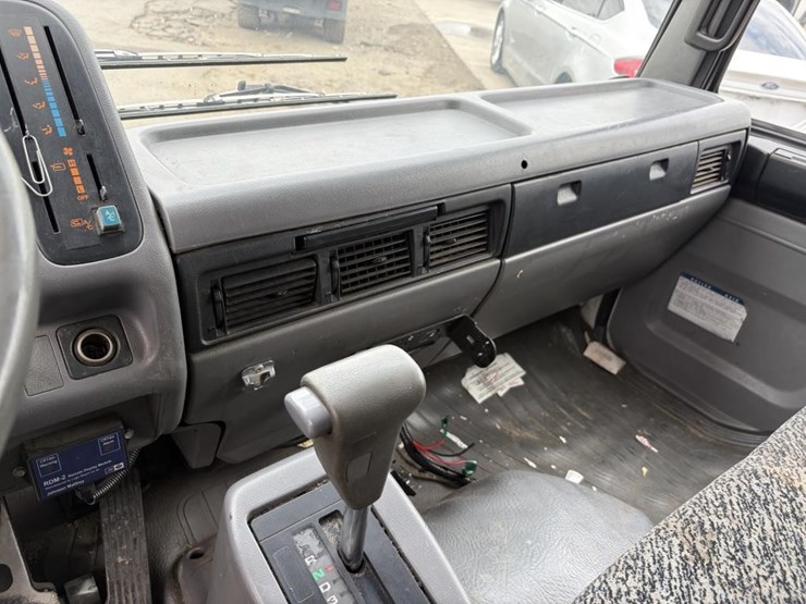 2002-hino-fb1817-image-16
