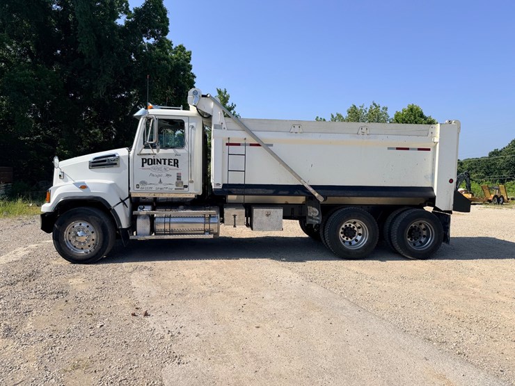 2016-western-star-4700-image-6