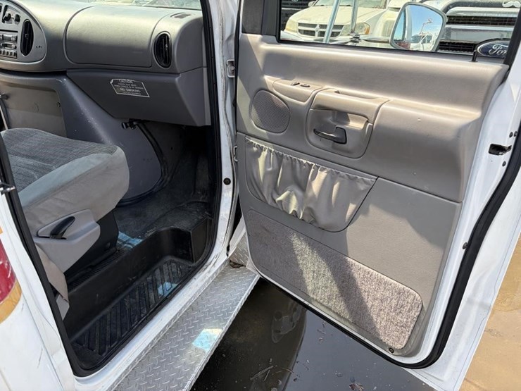 2000-ford-e350-image-11