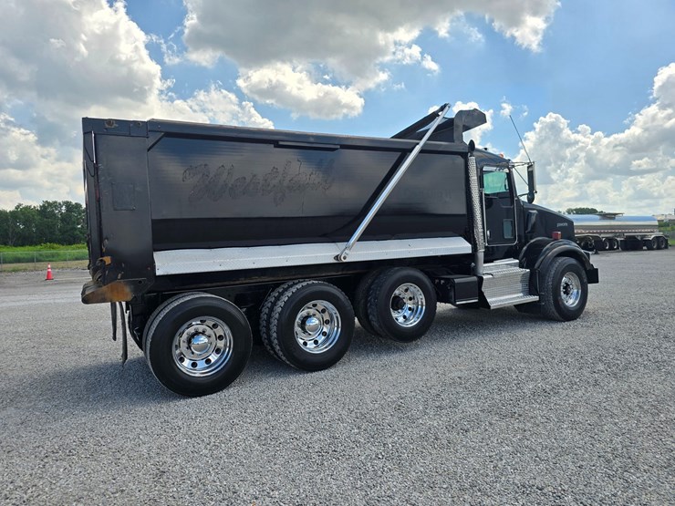 2015-kenworth-t800-image-18