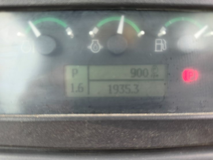 2015-deere-700k-image-54