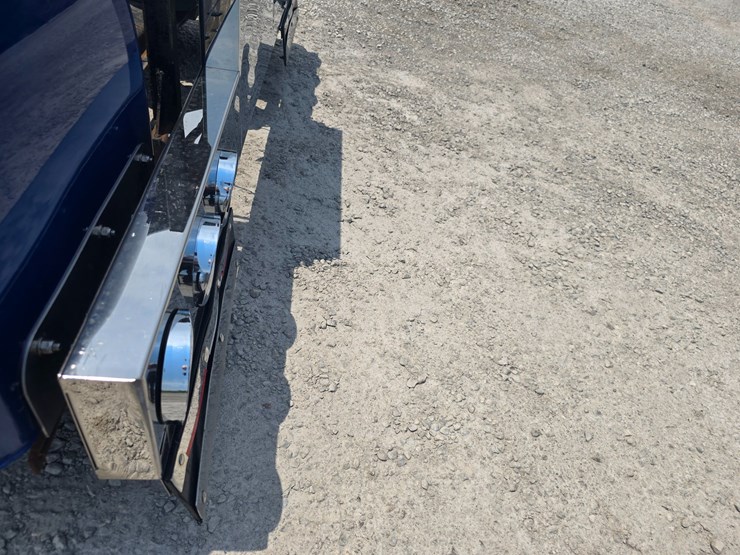 2000-peterbilt-379-image-105