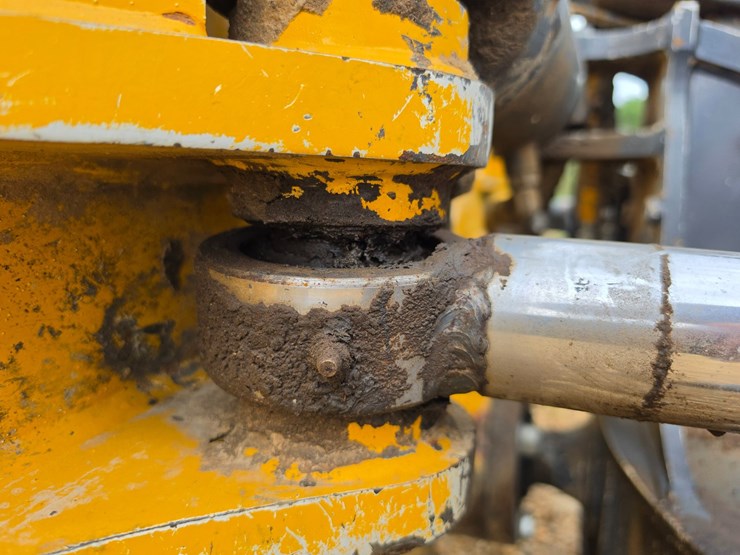 2015-deere-700k-image-105