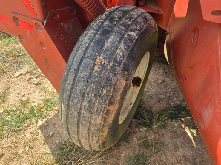 hesston-1110-image-23