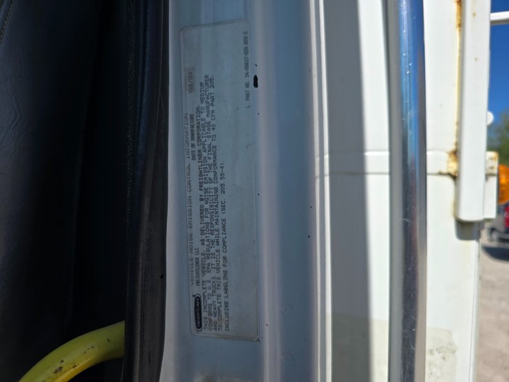 2001-freightliner-fl70-image-48