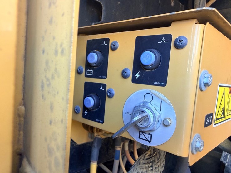 2010-caterpillar-328d-image-29