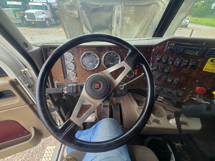 2005-international-9400i-image-53