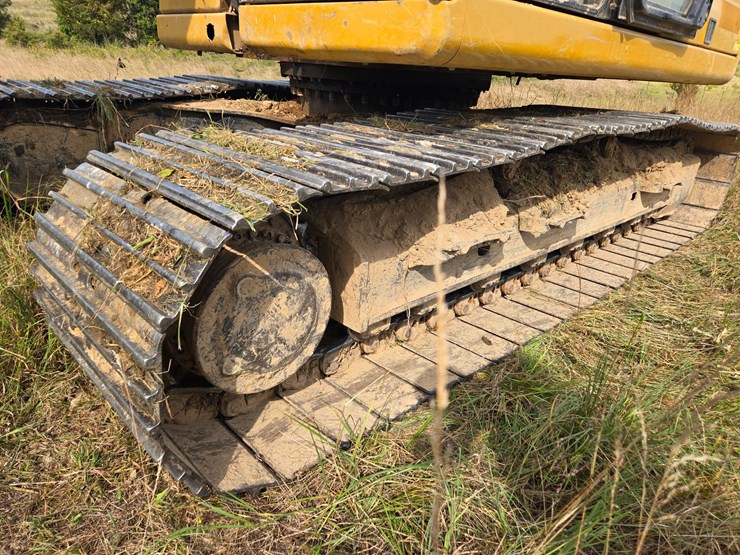 2019-caterpillar-320-image-64