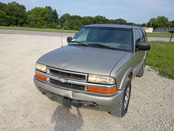 2003-chevrolet-blazer-image-16
