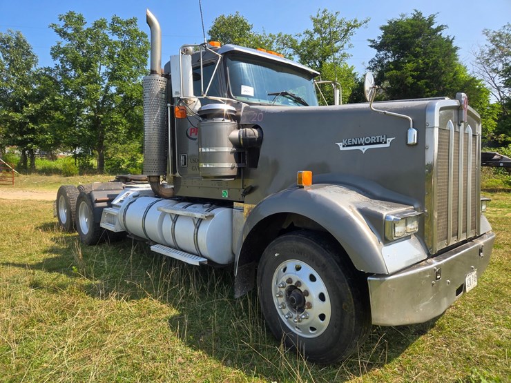 2002-kenworth-w900-image-17