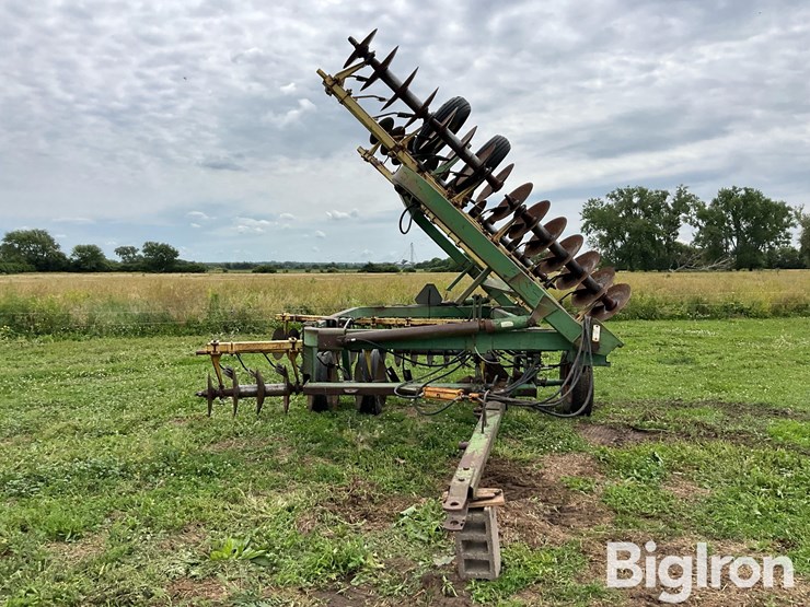 john-deere-220-image-2