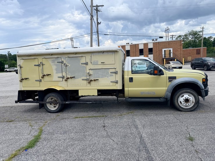 2010-ford-f550-image-19