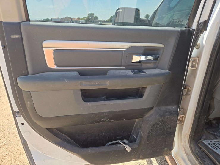 2014-ram-2500-slt-image-11