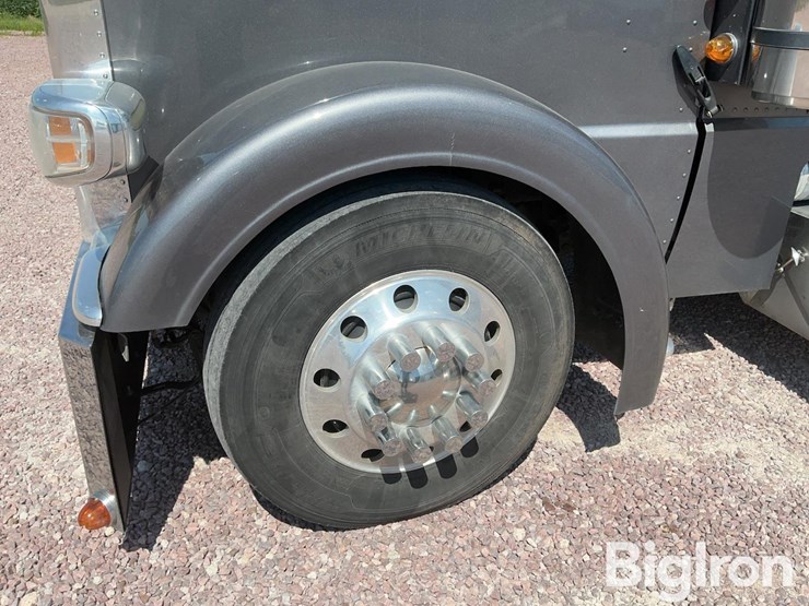 2012-peterbilt-389-image-17