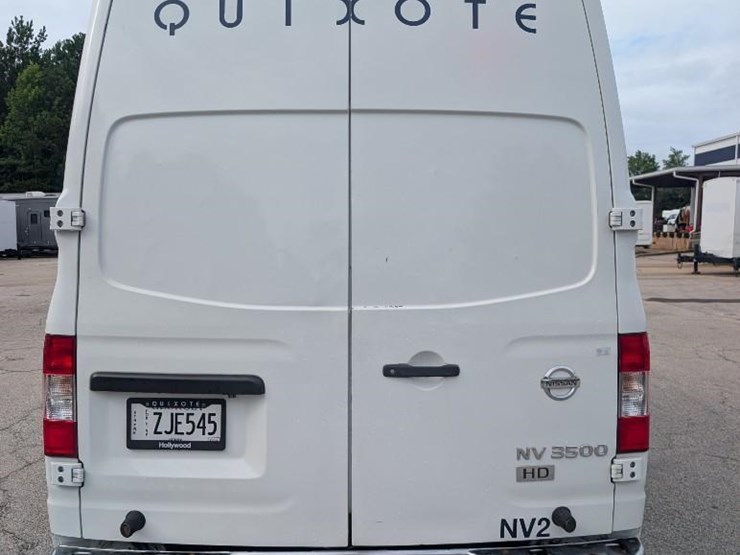 2013-nissan-nv3500-image-15