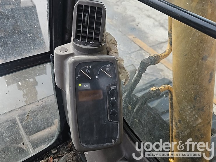2005-deere-80c-image-38