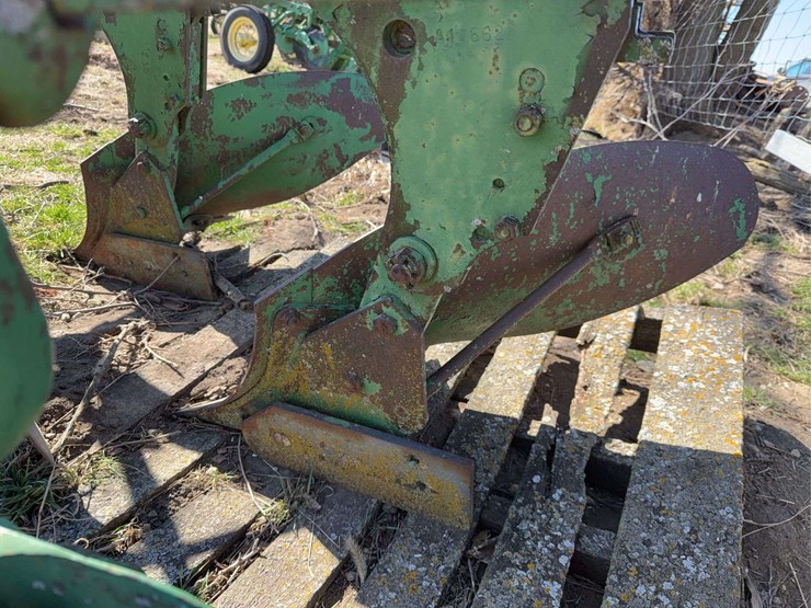 john-deere-three-point-three-bottom-plow-image-19
