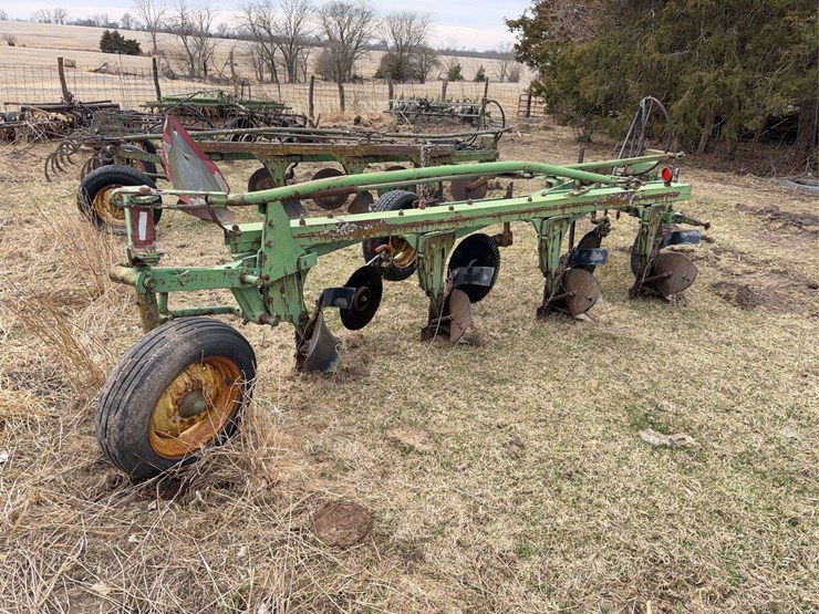 john-deere-pull-type-four-bottom-plow-image-5