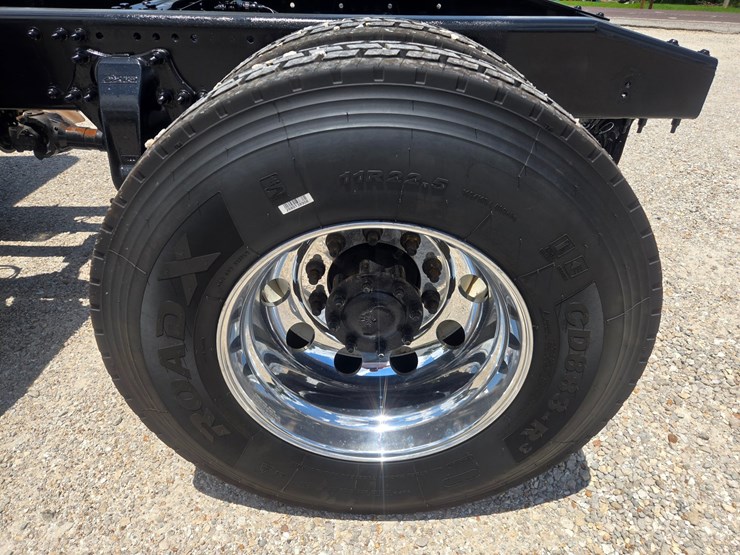 2018-freightliner-m2-106-image-59