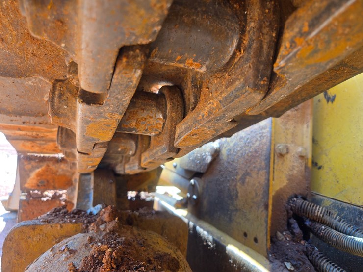 2005-caterpillar-d5n-xl-image-81