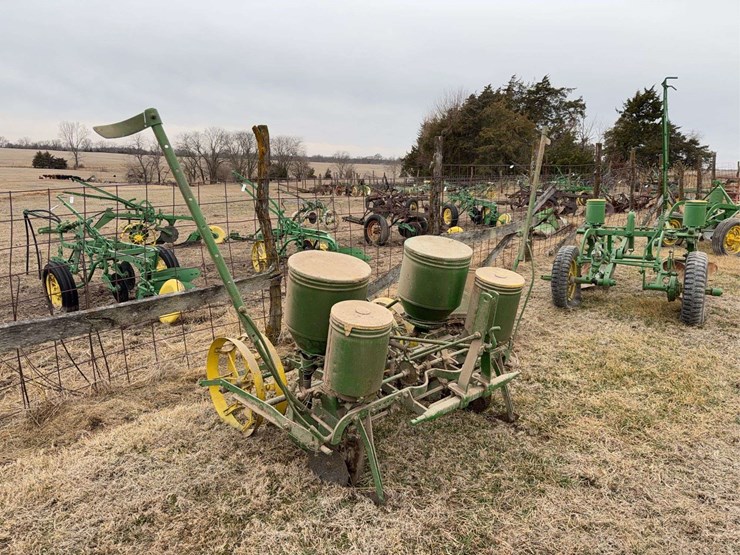 john-deere-two-row-planter-image-7