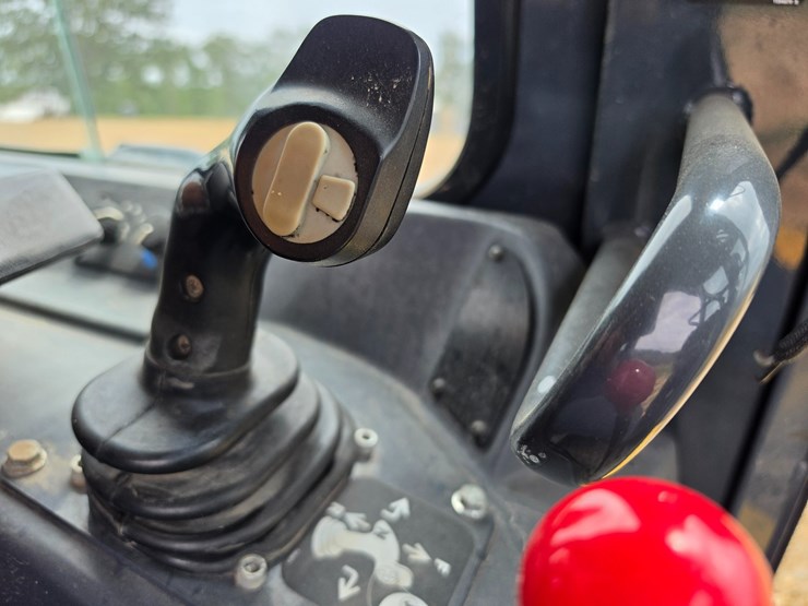 2015-deere-700k-image-51