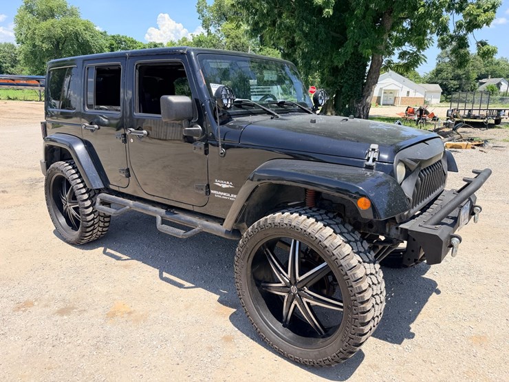 2011-jeep-wrangler-image-12