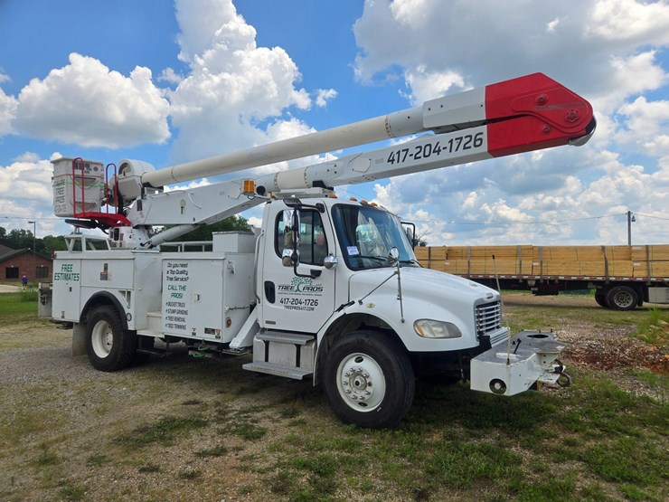 2007-freightliner-m2-106-image-19