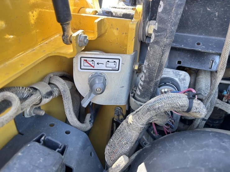2018-yanmar-s220r-image-49