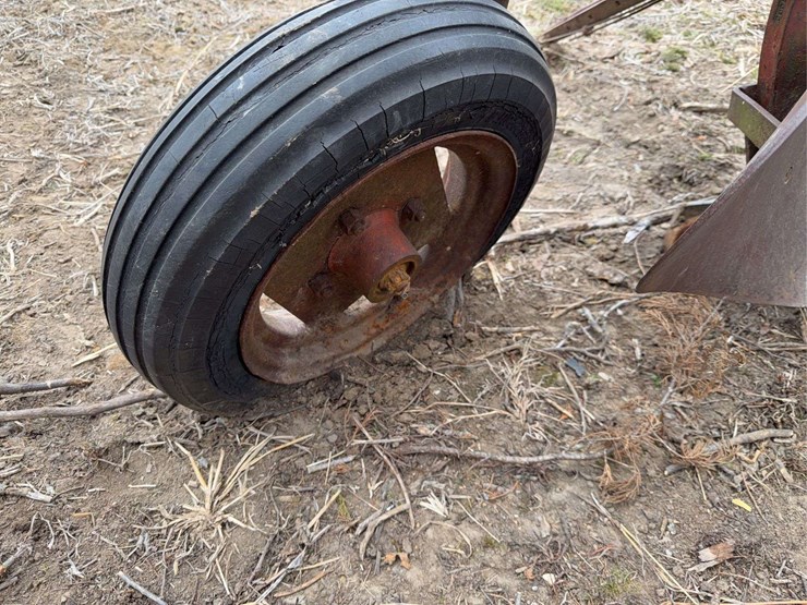 mccormick-pull-type-three-bottom-plow-image-16