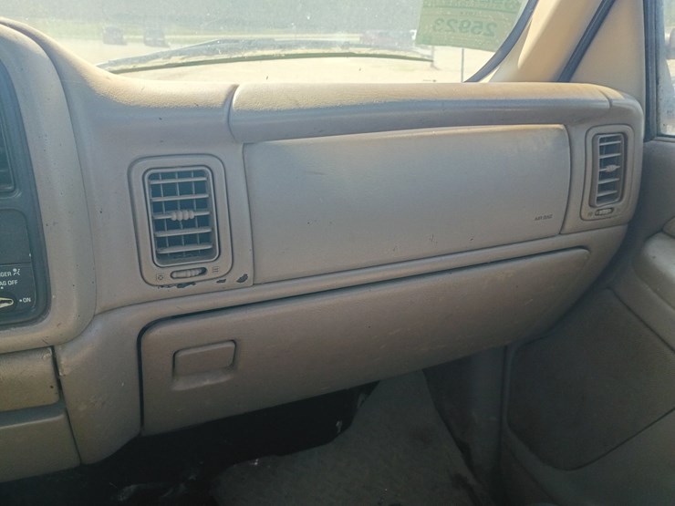2001-chevrolet-silverado-3500-image-29