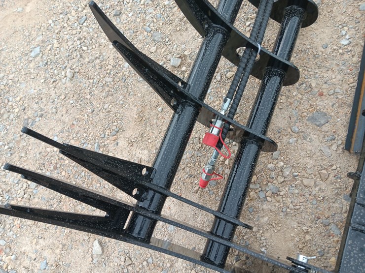 #l75-044-•-future-curved-wood-grabber-skid-steer-attachment-image-7