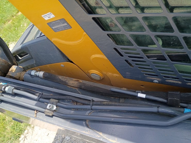 deere-325g-image-46