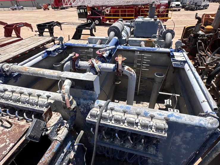 2010-caterpillar-c13-image-17