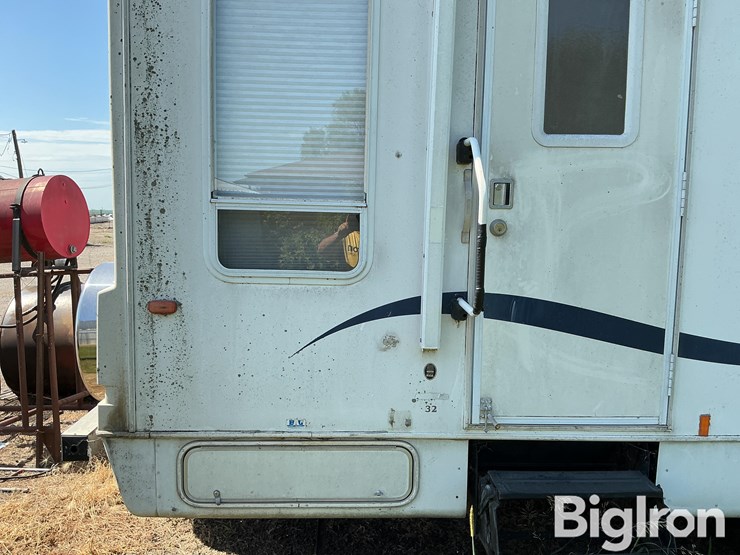 2002-american-star-asfw32rlsb-5th-wheel-camper-image-10