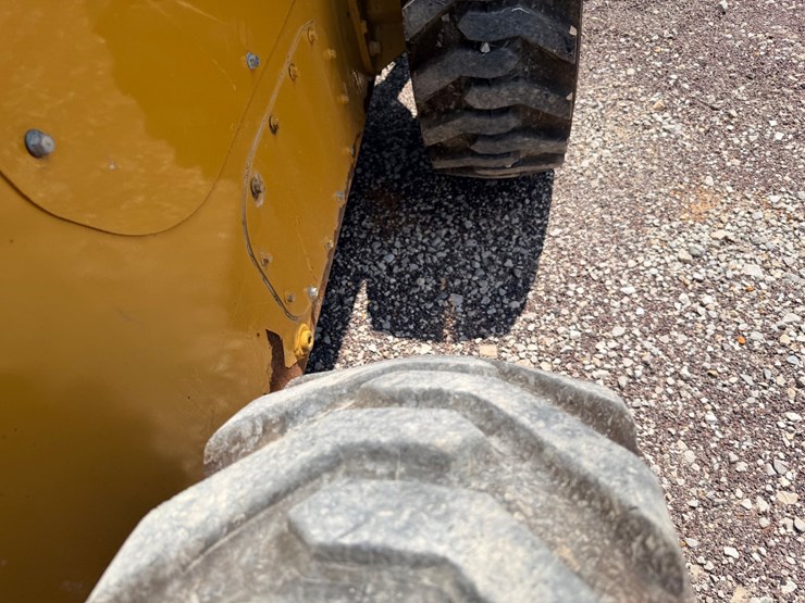 2014-caterpillar-272d-image-90