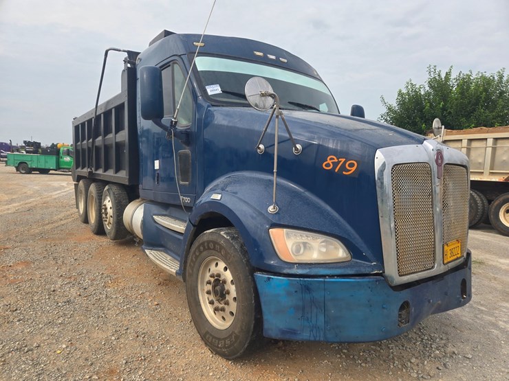 2011-kenworth-t700-image-16