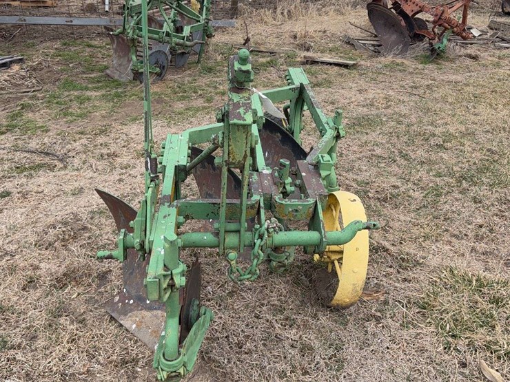 john-deere-three-point-three-bottom-plow-image-8