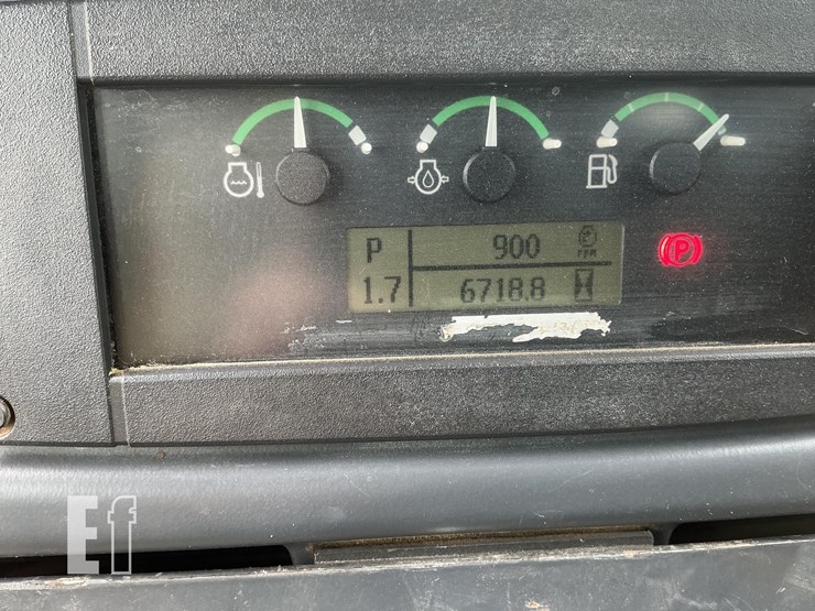 2014-deere-750k-xlt-image-19
