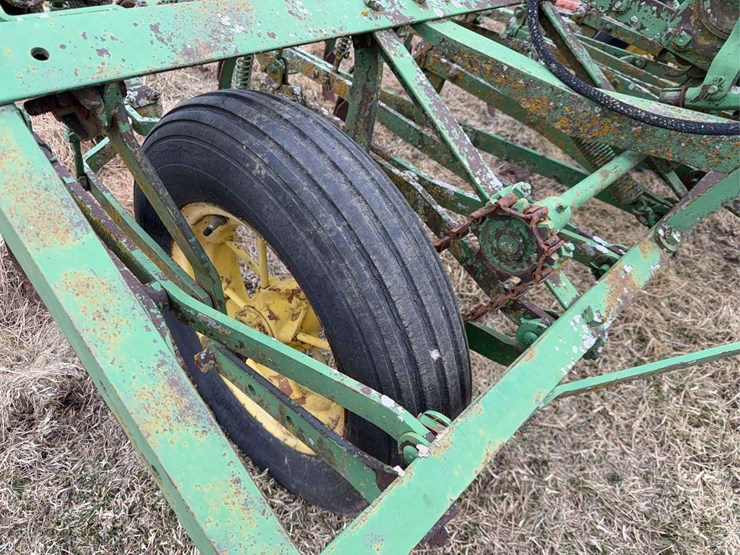 john-deere-chisel-plow-image-9