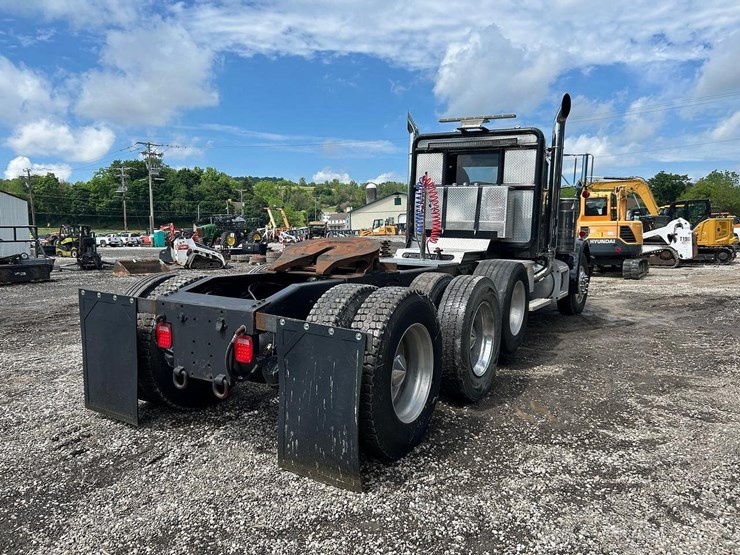 1984-peterbilt-359-image-4
